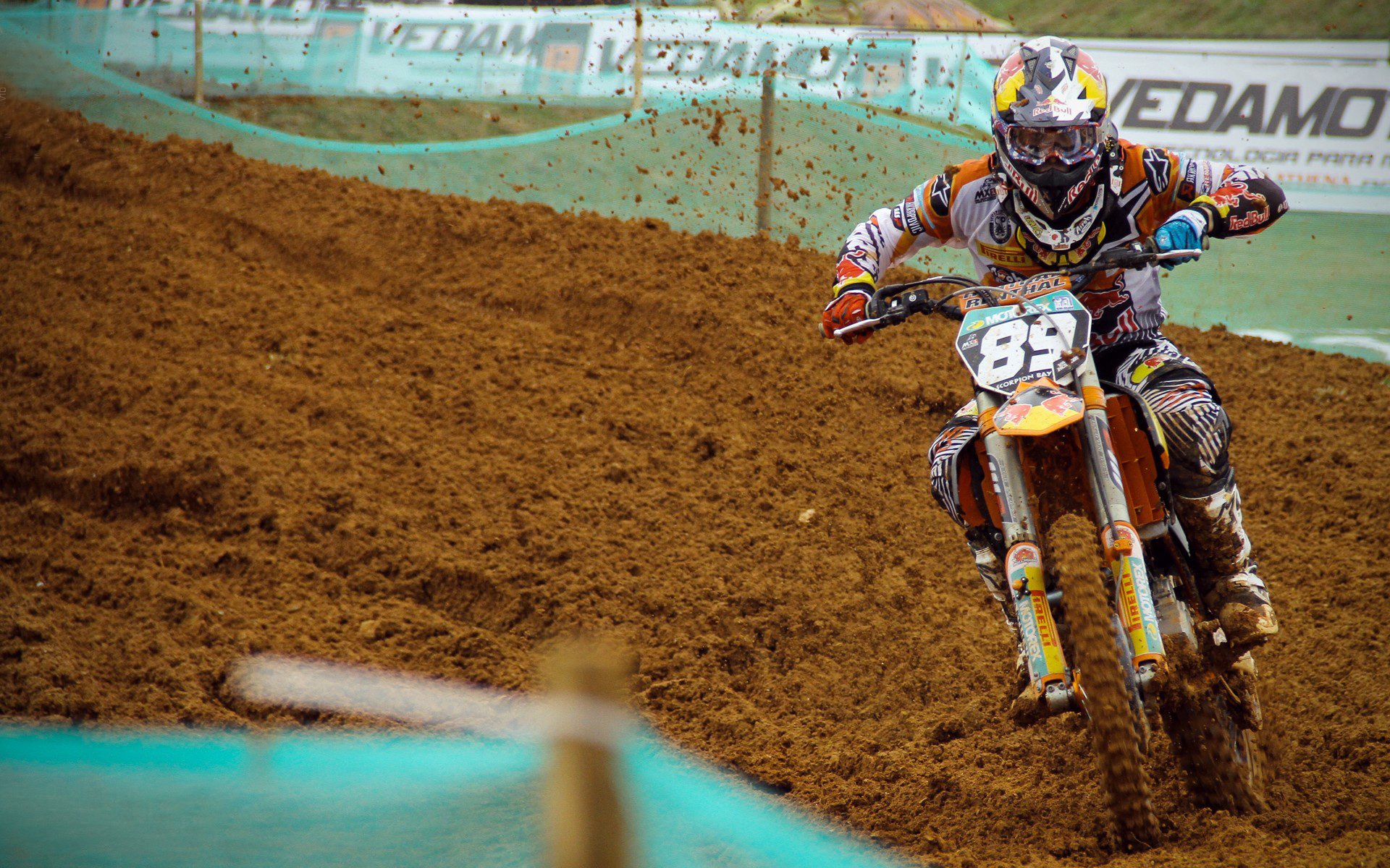 华体会体育登录-准女老师就这素质？教资考试女生占男厕事件引爆网络